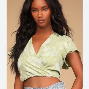 Lulus wrap top with shirt sleeves size large.new with tags